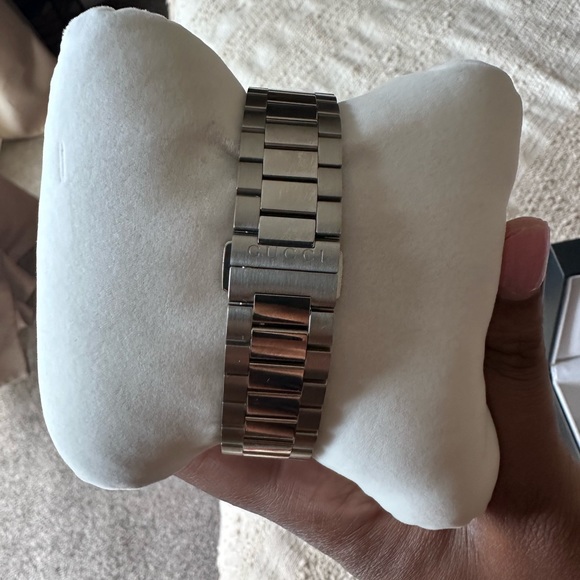 Silver, Gucci Watch. Authentic. - Picture 4 of 4